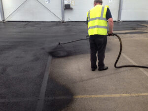 What Factors Determine The Cost of Asphalt Sealcoating in Springfield?  