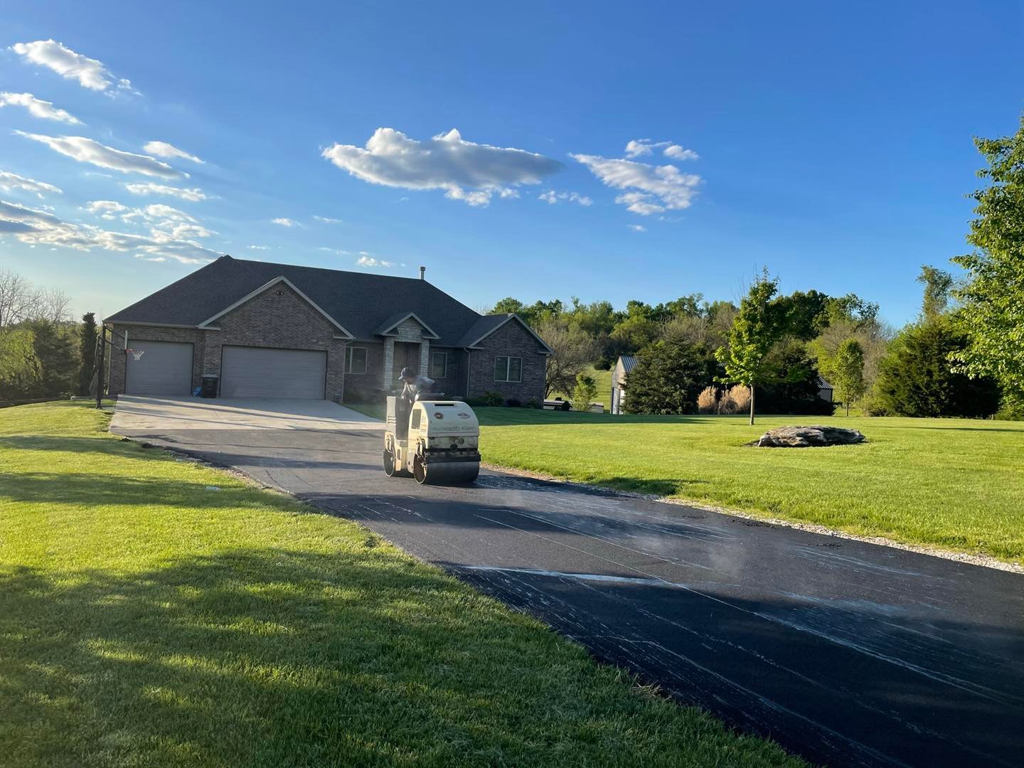 8 Benefits of Residential Driveway Paving for Homeowners